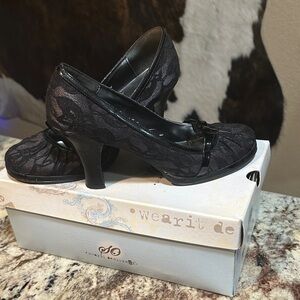 SO Wear It Declare It Black Heels with Bow Accent